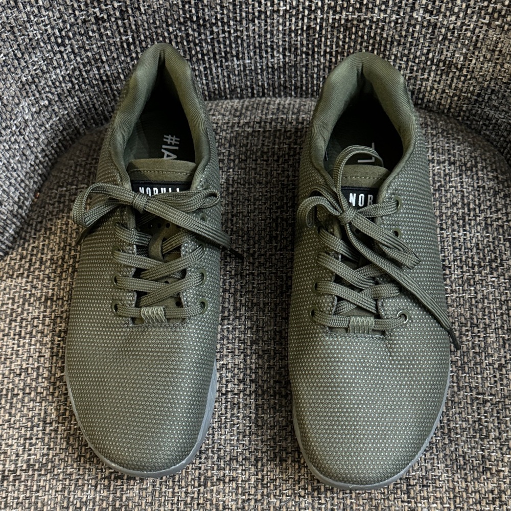 NOBULL trainer Men’s 9/Womens 10 1/2